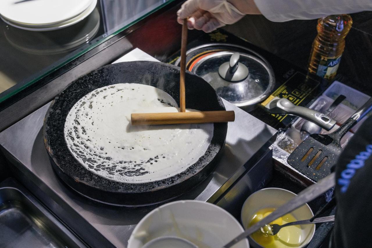 앰배서더 호텔 비슈케크 외부 사진