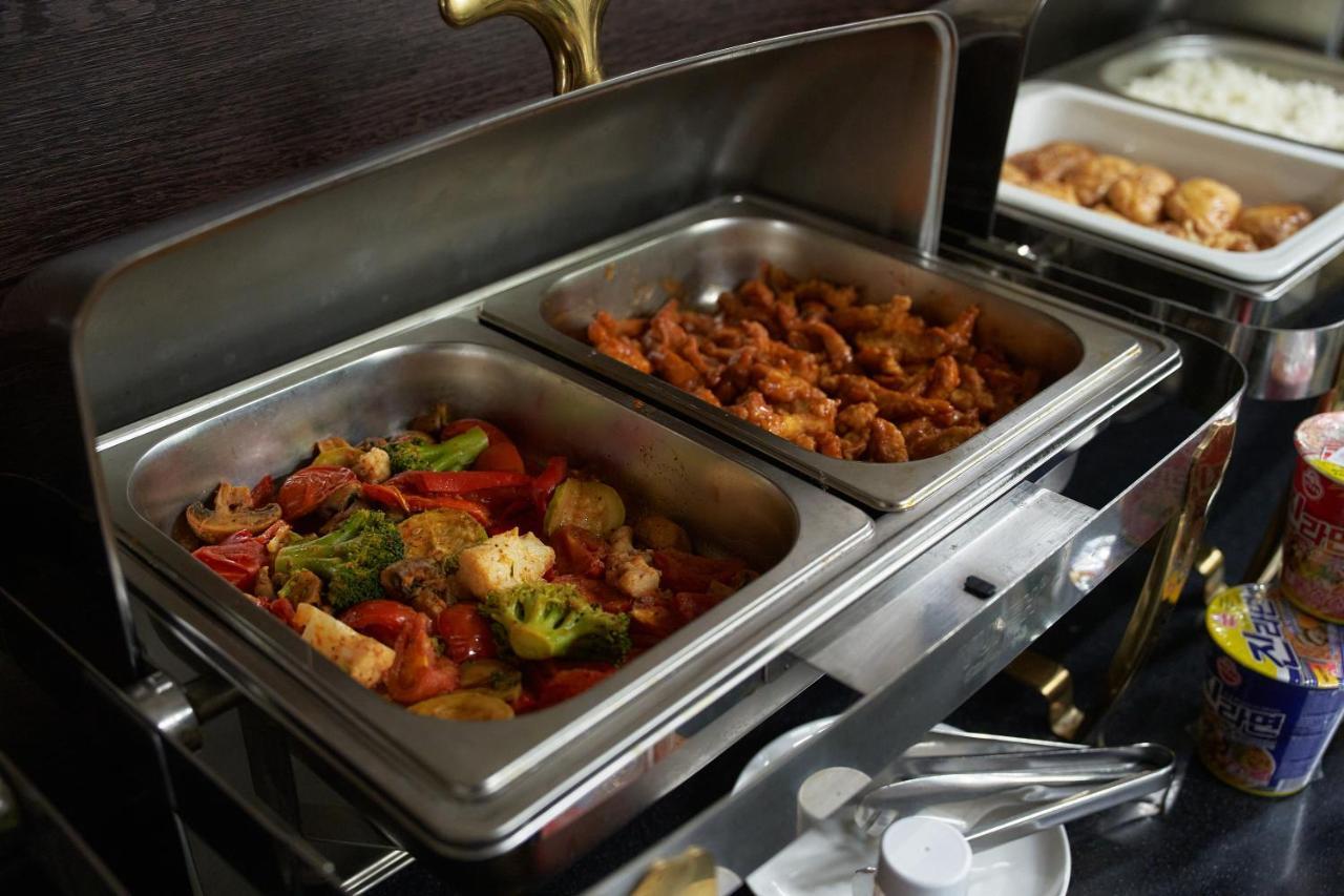 앰배서더 호텔 비슈케크 외부 사진