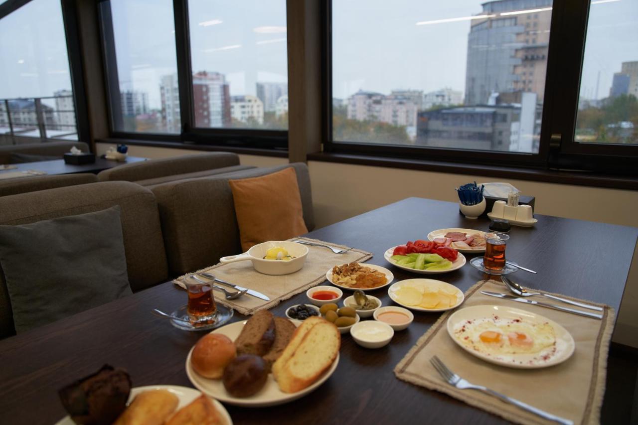 앰배서더 호텔 비슈케크 외부 사진