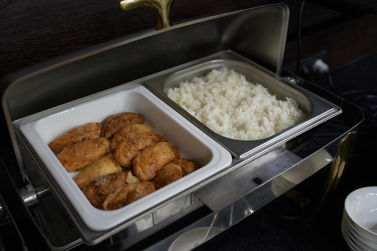 앰배서더 호텔 비슈케크 외부 사진